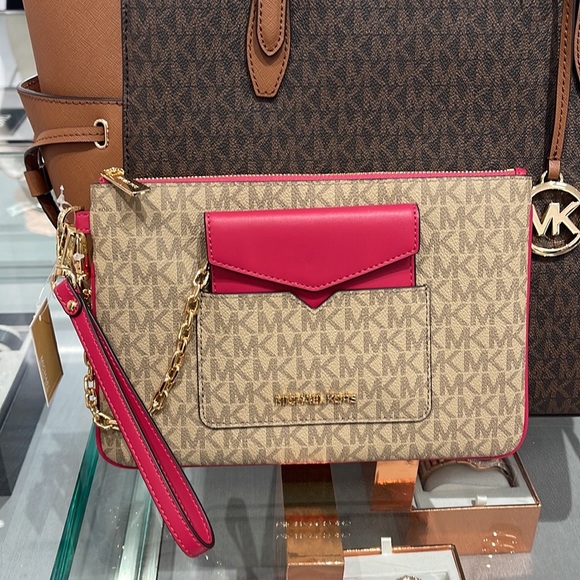 MICHAEL KORS JET SET ITEM LG 2 in 1 CARD CASE & WRISTLET
Carmine Pink 
NWT - Picture 7 of 16